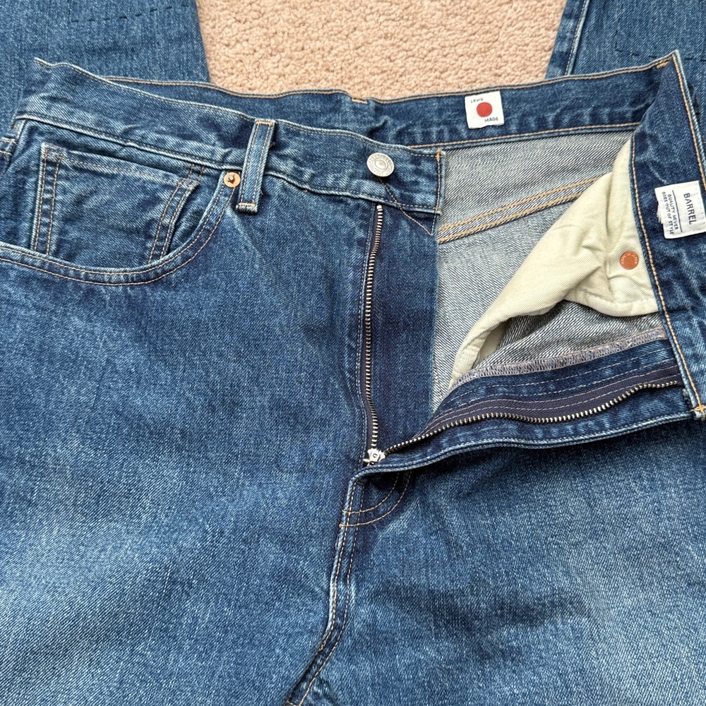 Levi's Medium Blue High-Rise Cropped Straight Jeans - Picture 9 of 13